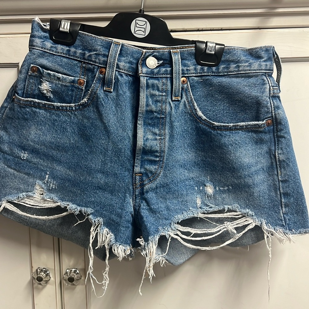 levi’s 501 shorts size 26